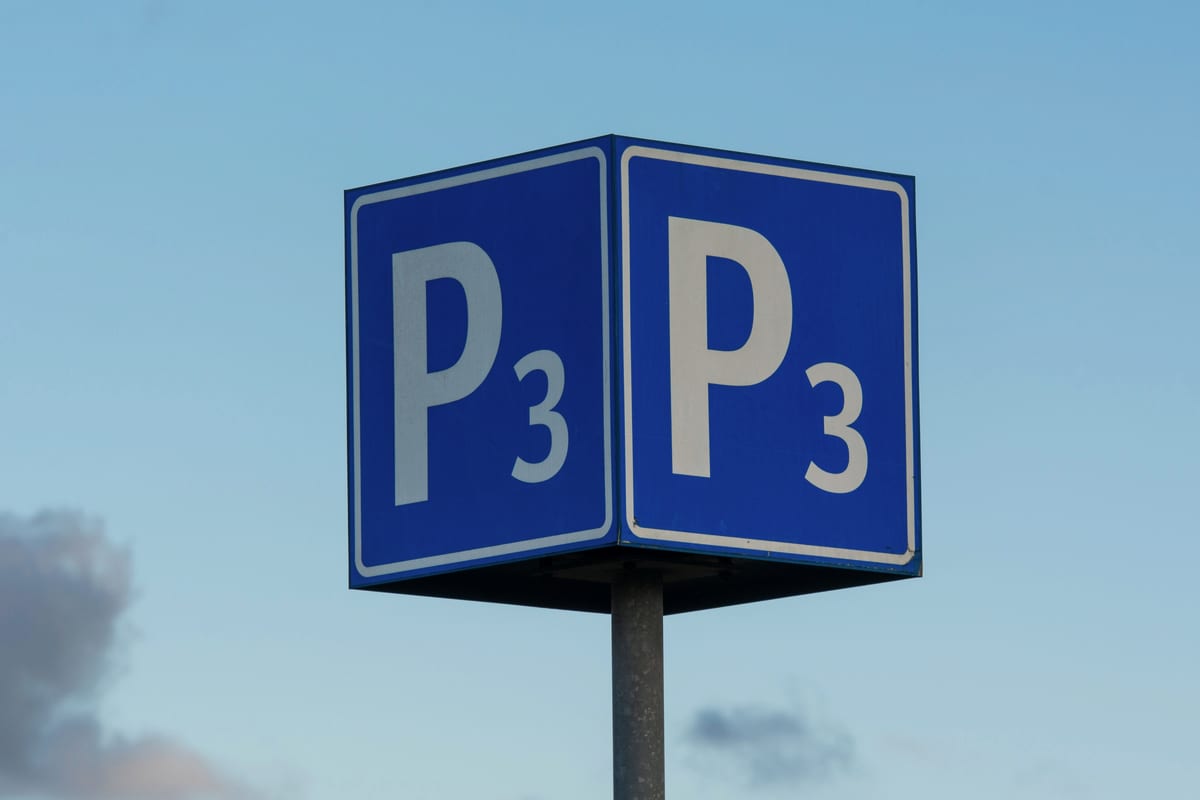 A parking sign on a metal post against a clear sky, the kind of on site signage DVLA expects an operator to photograph before making a keeper enquiry.